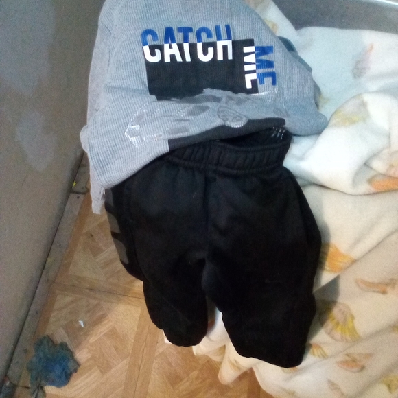 Boys Nike thermo air black 3t with cath me if u can shirt 4t - Picture 3 of 3